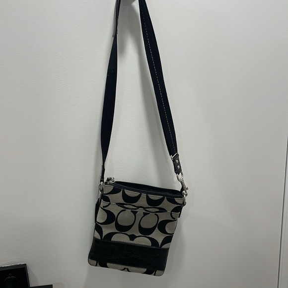 Coach purse - Picture 6 of 8